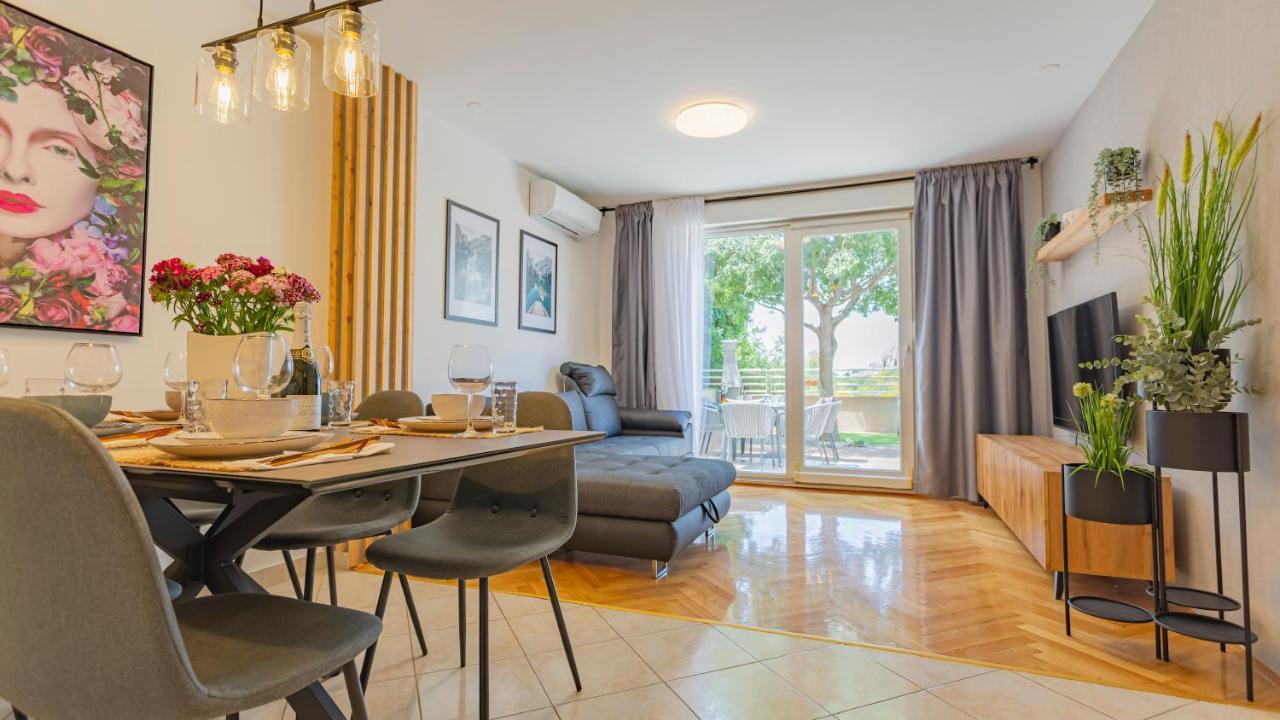 New Delux Green Garden Apartment With Hotube **** Split Extérieur photo