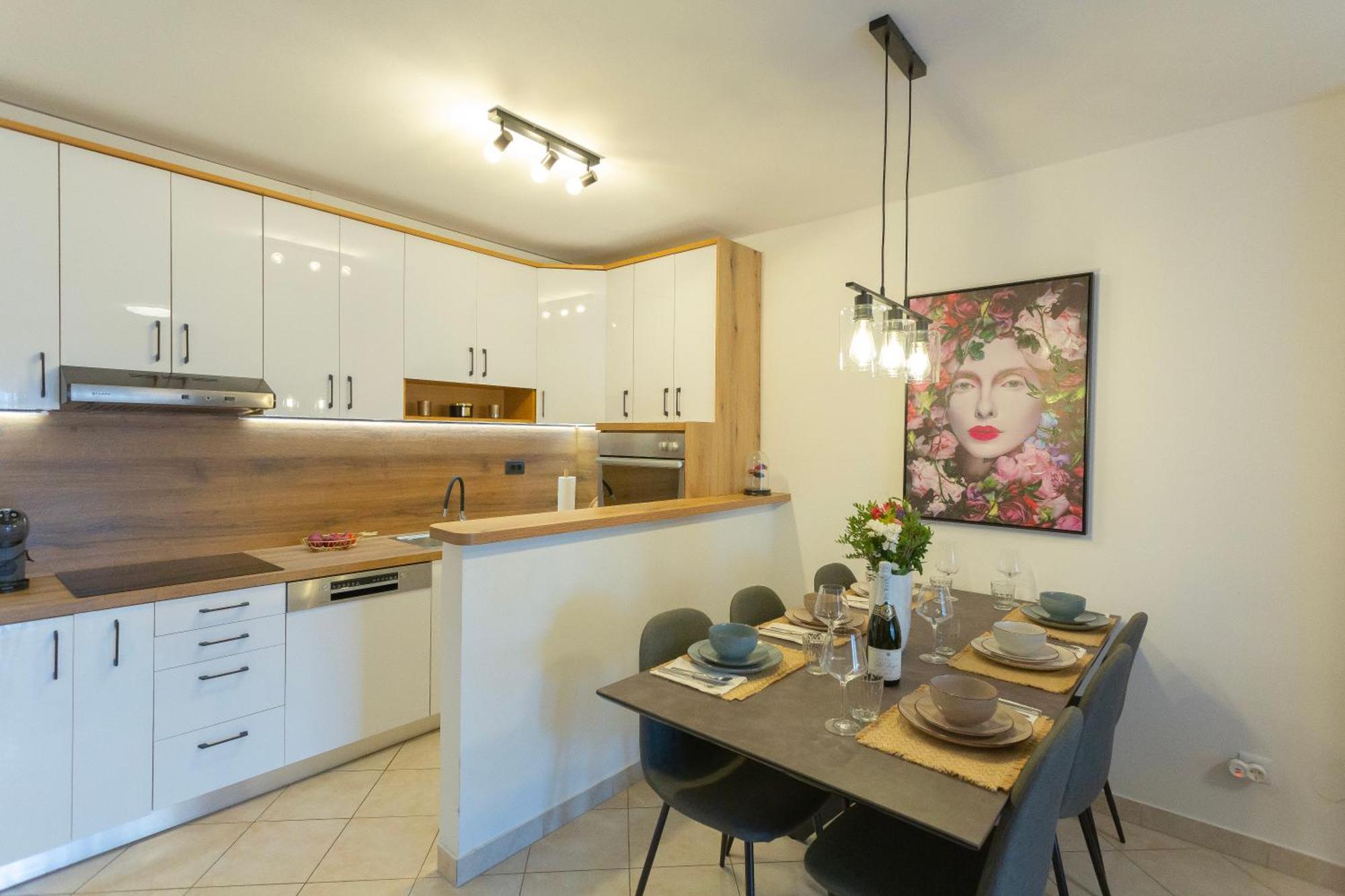 New Delux Green Garden Apartment With Hotube **** Split Extérieur photo